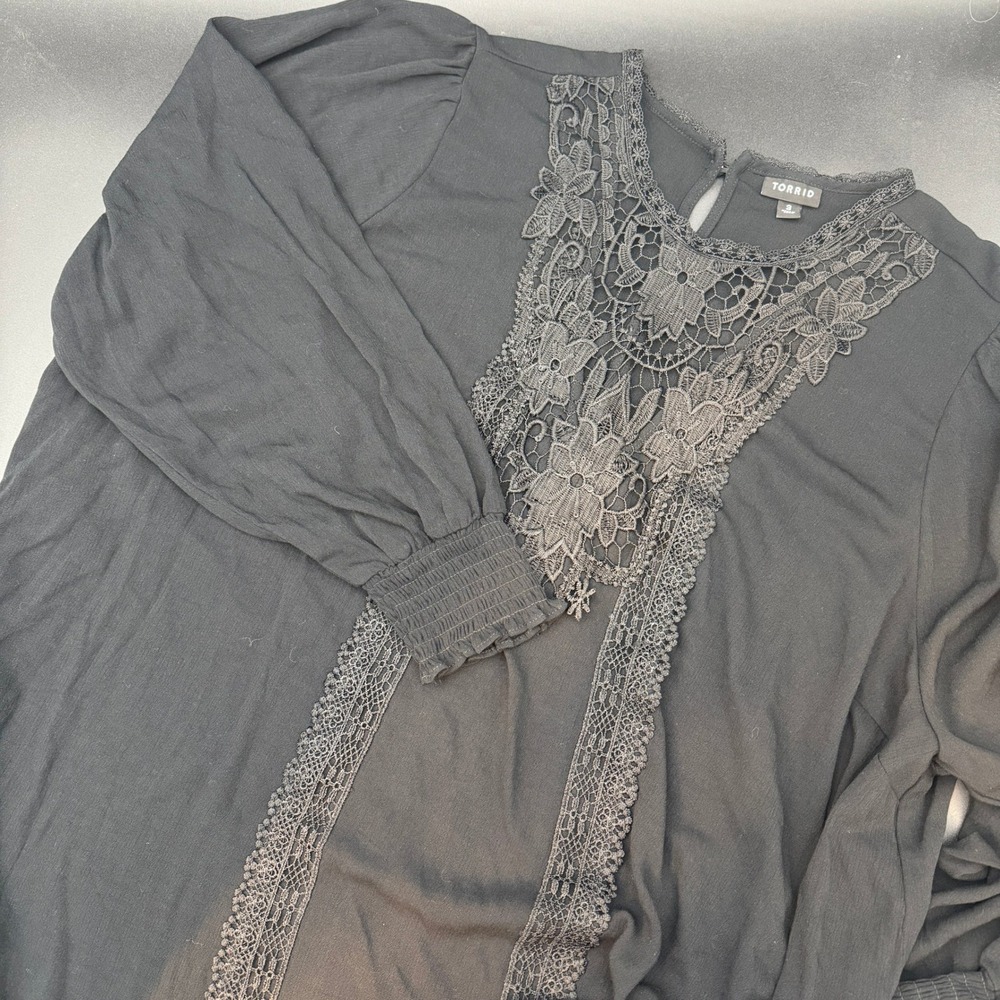 Torrid Women's Plus Washable Crinkle‎ Gauze Crochet Yoke Blouson Sleeve Top Sz 3